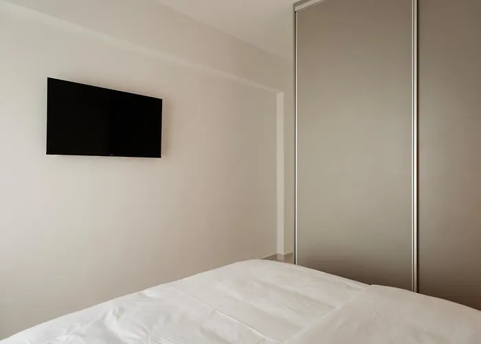 O-85 Modern Boutique In Centre Patras